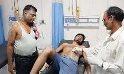 सीवान में दो समूहों में झड़प, तेजाब और तलवार से हुई हिंसा, चार घायल सीवान में दो समूहों में झड़प, तेजाब और तलवार से हुई हिंसा, चार घायल