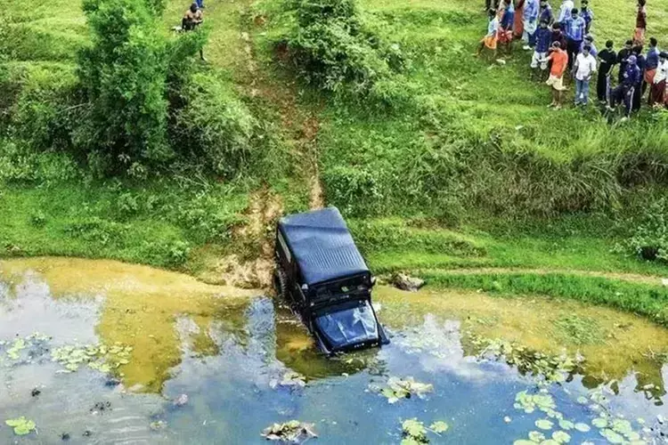 वायनाड के नेल्लाराचल व्यूपॉइंट पर रील शूटिंग के दौरान जीप जलाशय में गिरी 5 गिरफ्तार