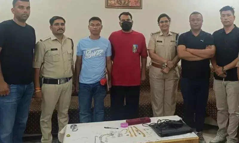 Raja Raghuvanshi murder case: मेघालय पुलिस एसआईटी ने मप्र में आभूषण, लैपटॉप का खुलासा किया Raja Raghuvanshi murder case: मेघालय पुलिस एसआईटी ने मप्र में आभूषण, लैपटॉप का खुलासा किया