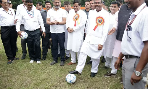 धर्मेंद्र प्रधान ने F4S के तहत फुटबॉल वितरण के लिए किक-ऑफ कार्यक्रम की अध्यक्षता की धर्मेंद्र प्रधान ने F4S के तहत फुटबॉल वितरण के लिए किक-ऑफ कार्यक्रम की अध्यक्षता की