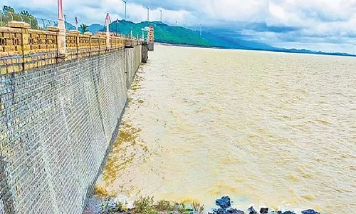काबिनी बांध में दरार: क्या हमारे राज्य के जलाशय सुरक्षित हैं? काबिनी बांध में दरार: क्या हमारे राज्य के जलाशय सुरक्षित हैं?