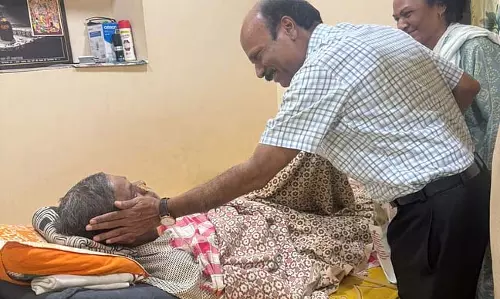 DGP मकवाना ने निभाया दोस्ती का फर्ज, वर्दी से नहीं रिश्तों से जुड़े DGP मकवाना ने निभाया दोस्ती का फर्ज, वर्दी से नहीं रिश्तों से जुड़े
