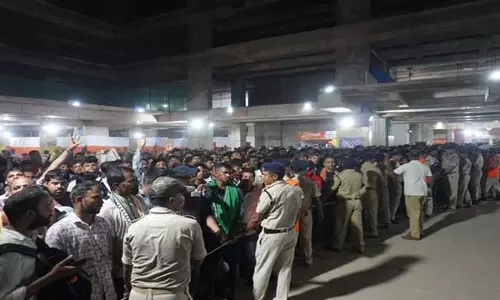 रथ यात्रा के दौरान पुरी स्टेशन पर भगदड़ टाली, देखें कैसे बची बड़ी घटना रथ यात्रा के दौरान पुरी स्टेशन पर भगदड़ टाली, देखें कैसे बची बड़ी घटना