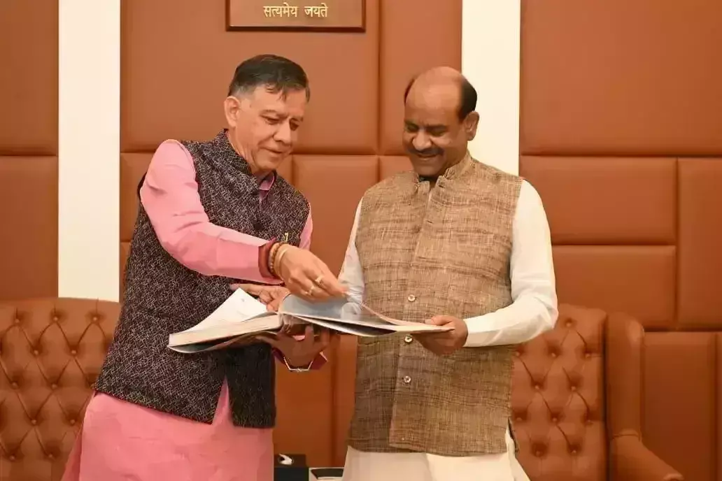 Lucknow: यूपी विधानसभा अध्यक्ष का दिल्ली दौरा, लोकसभा अध्यक्ष से भेंट Lucknow: यूपी विधानसभा अध्यक्ष का दिल्ली दौरा, लोकसभा अध्यक्ष से भेंट