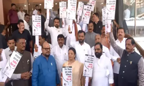 Maharashtra: विधानसभा के बाहर तीन भाषा नीति के खिलाफ एमवीए का प्रदर्शन