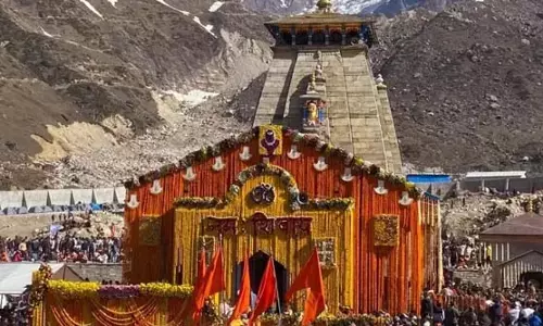 Uttarakhand : चार धाम यात्रा भूस्खलन के कारण रुकी थी, अब फिर से शुरू Uttarakhand : चार धाम यात्रा भूस्खलन के कारण रुकी थी, अब फिर से शुरू