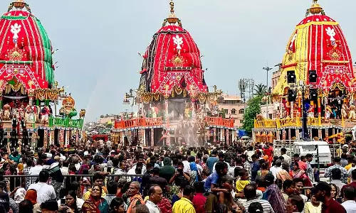 भगदड़ के एक दिन बाद, Puri में अपने भाई-बहनों के दर्शन के लिए हजारों लोग उमड़े