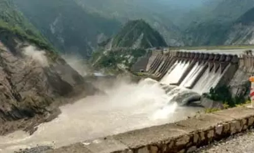 Reasi: सलाल बांध के स्पिलवे गेट अतिरिक्त पानी की निकासी के लिए खोले गए