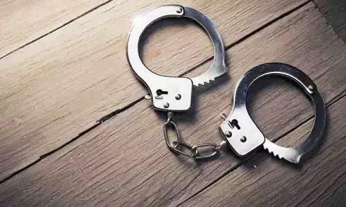 Bholath में 2 झपटमार, आभूषण विक्रेता गिरफ्तार Bholath में 2 झपटमार, आभूषण विक्रेता गिरफ्तार