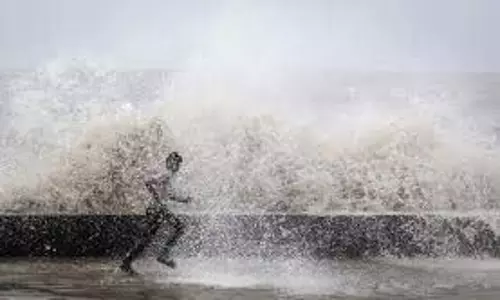 Mumbai: हाई टाइड का अलर्ट, उठ सकती हैं 4.28 मीटर तक ऊंची लहरें Mumbai: हाई टाइड का अलर्ट, उठ सकती हैं 4.28 मीटर तक ऊंची लहरें