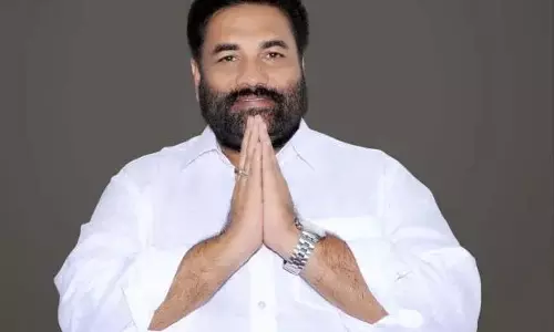 मंत्री ने ग्रामीण Nellore में सड़क, नाली परियोजनाओं की आधारशिला रखी मंत्री ने ग्रामीण Nellore में सड़क, नाली परियोजनाओं की आधारशिला रखी