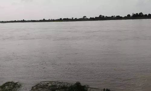 पेंगांगा-प्राणहिता नदियों में उफान, Adilabad में ग्रामीण अलर्ट पर