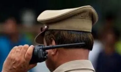 नाबालिग लड़की पर यौन उत्पीड़न के लिए एसआई के खिलाफ शिकायत की