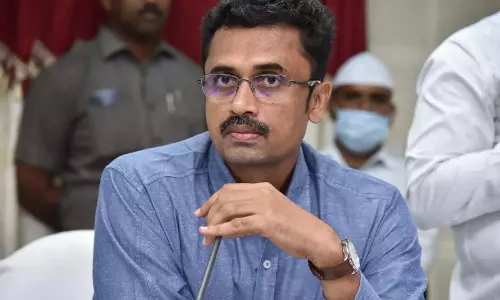Andhra: अधिकारियों को सरकारी स्कूलों में नामांकन बढ़ाने के लिए कदम उठाने को कहा गया