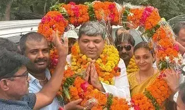 Farrukhabad: ऐतिहासिक स्वागत से गूंजा आशीष पटेल का नाम Farrukhabad: ऐतिहासिक स्वागत से गूंजा आशीष पटेल का नाम
