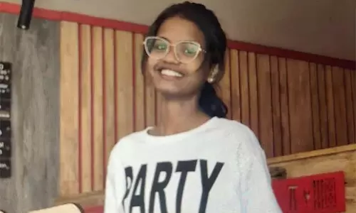 Andhra : सिटी बस की चपेट में आने से इंजीनियरिंग छात्र की मौत Andhra : सिटी बस की चपेट में आने से इंजीनियरिंग छात्र की मौत
