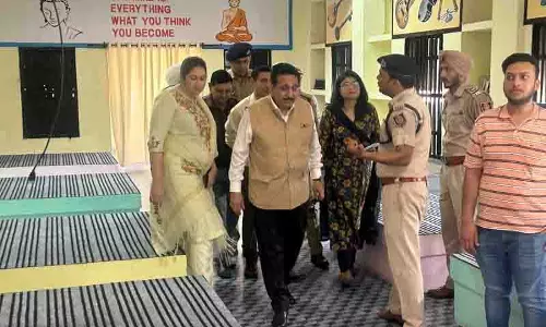 न्यायमूर्ति संत प्रकाश ने केंद्रीय Jail Kathala का दौरा किया, कैदियों के कल्याण की समीक्षा की न्यायमूर्ति संत प्रकाश ने केंद्रीय Jail Kathala का दौरा किया, कैदियों के कल्याण की समीक्षा की
