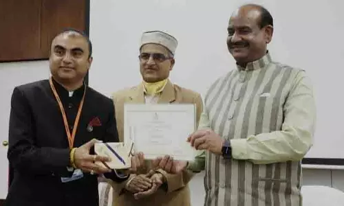 लोकसभा अध्यक्ष ने Himachal IAS अधिकारी विवेक चंदेल को सम्मानित किया