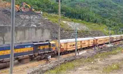 Guwahati: सप्ताह भर की बाधा के बाद पूर्वोत्तर के कुछ हिस्सों में रेल सेवाएं फिर से शुरू हुईं