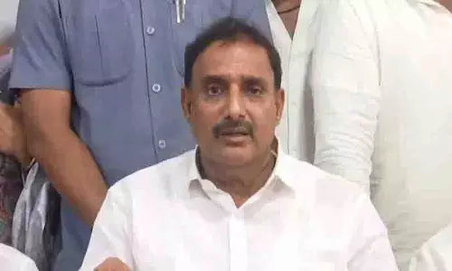 सेरिलिंगमपल्ली के दलबदलू MLA ने माधापुर में हाइड्रा विध्वंस का विरोध किया सेरिलिंगमपल्ली के दलबदलू MLA ने माधापुर में हाइड्रा विध्वंस का विरोध किया