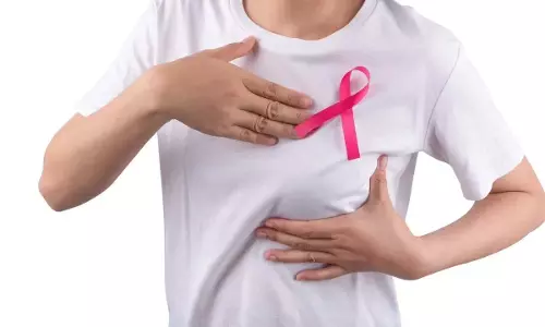 क्या आप जानते हैं ब्रेस्ट कैंसर के शुरुआती लक्षण? डॉक्टर से जानें