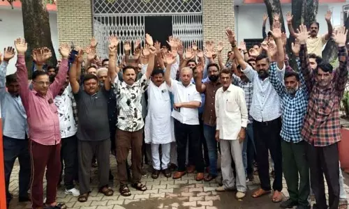 Jammu: स्थानीय लोगों ने सही मालिकों को भूमि मुआवजा वितरण में देरी पर नाराजगी जताई