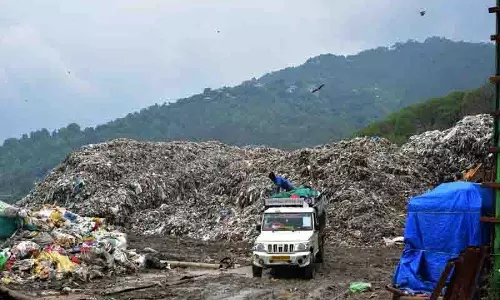 Dharamshala की विरासती बर्बादी का खामियाजा भुगत रहे, सुधीर निवासी Dharamshala की विरासती बर्बादी का खामियाजा भुगत रहे, सुधीर निवासी