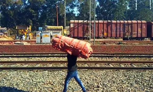 Jammu: बारी ब्राह्मणा रेलवे स्टेशन पर मॉक ड्रिल का आयोजन Jammu: बारी ब्राह्मणा रेलवे स्टेशन पर मॉक ड्रिल का आयोजन