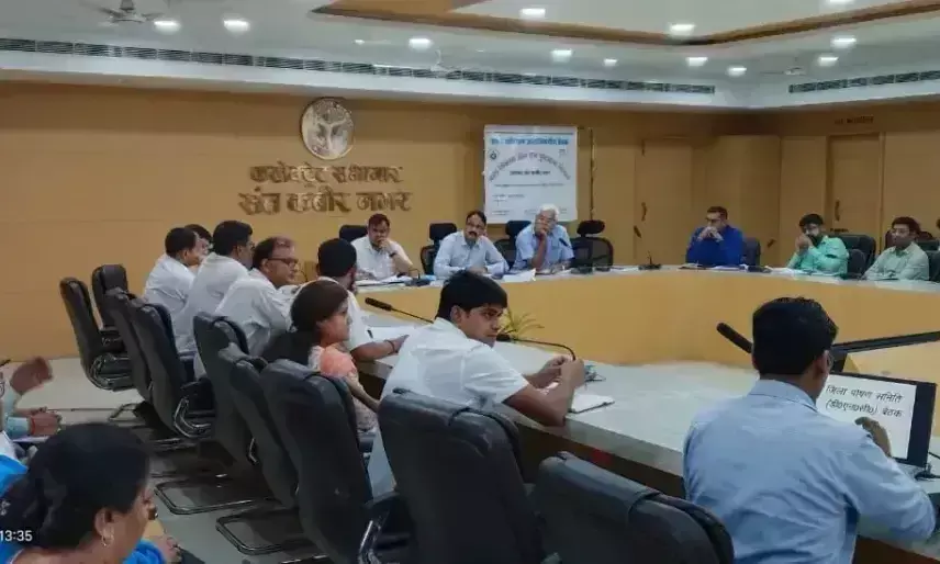 Sant Kabir Nagar: आधार से मोबाइल लिंक जरूरी, तभी होगी ई-केवाईसी पूरी