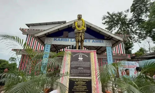 CEM तुलीराम रोंगहांग ने दीफू में प्रतिमा का अनावरण किया