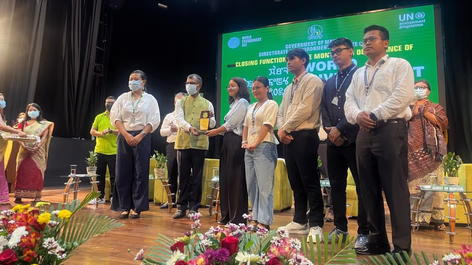 Manipur में प्लास्टिक प्रदूषण से निपटने की शपथ के साथ महीने भर चलने वाले पर्यावरण दिवस समारोह Manipur में प्लास्टिक प्रदूषण से निपटने की शपथ के साथ महीने भर चलने वाले पर्यावरण दिवस समारोह