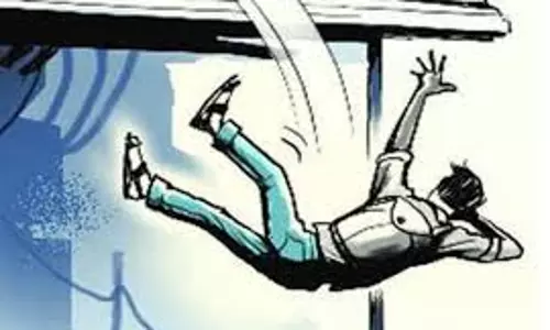 Noida: चौथी मंजिल से गिरकर मिस्त्री की मौत Noida: चौथी मंजिल से गिरकर मिस्त्री की मौत