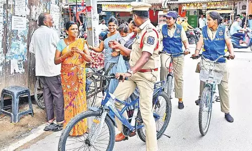 पुलिस विभाग के सभी विभागों में महिला कार्मिक कर रही हैं ड्यूटी