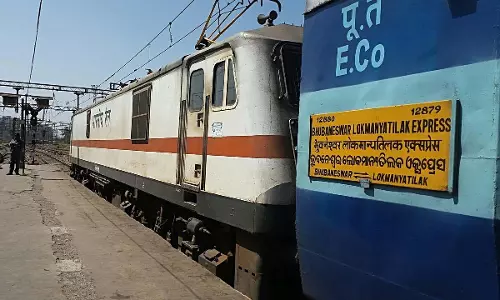 सम्बलपुर स्टेशन पर यार्ड रीमॉडलिंग कार्य के चलते कुछ ट्रेनों का मार्ग परिवर्तित सम्बलपुर स्टेशन पर यार्ड रीमॉडलिंग कार्य के चलते कुछ ट्रेनों का मार्ग परिवर्तित