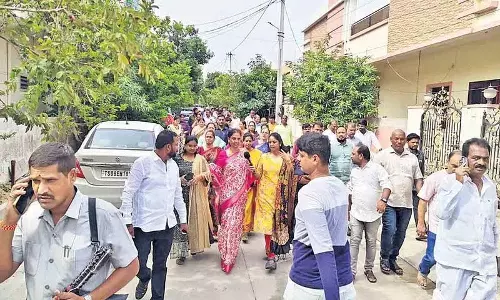 क्या इंदिराम्मा के घर कांग्रेस नेताओं के लिए हैं?