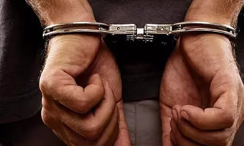 आरोपी शिक्षक! उसने एक छोटे छात्र की पीठ पर तीन डंडे मारे