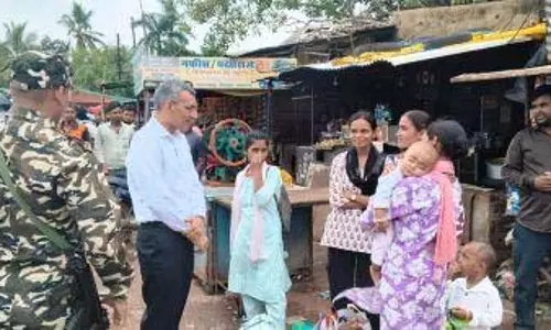 बस स्टैंड का निरीक्षण कर यात्रियों से मिले कलेक्टर रणबीर शर्मा बस स्टैंड का निरीक्षण कर यात्रियों से मिले कलेक्टर रणबीर शर्मा