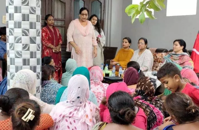 Jammu: लूथरा ने महिलाओं के अधिक राजनीतिक प्रतिनिधित्व की आवश्यकता पर प्रकाश डाला Jammu: लूथरा ने महिलाओं के अधिक राजनीतिक प्रतिनिधित्व की आवश्यकता पर प्रकाश डाला