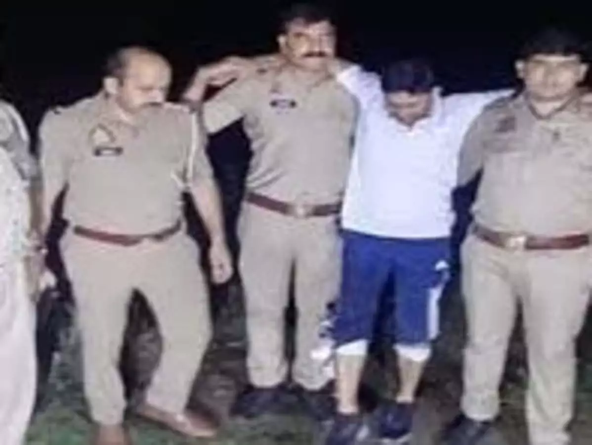 शिक्षक को पुलिस ने मारी गोली, हेड कांस्टेबल की हत्या का है आरोपी शिक्षक को पुलिस ने मारी गोली, हेड कांस्टेबल की हत्या का है आरोपी