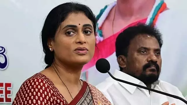 YS शर्मिला ने आंध्र के जमीनी नेताओं से कांग्रेस पार्टी में शामिल होने का आग्रह किया YS शर्मिला ने आंध्र के जमीनी नेताओं से कांग्रेस पार्टी में शामिल होने का आग्रह किया