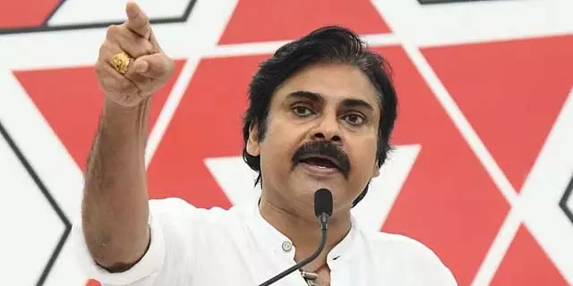 Andhra के उपमुख्यमंत्री के हस्तक्षेप से लापता नाबालिग को उसके परिवार से मिलाया गया Andhra के उपमुख्यमंत्री के हस्तक्षेप से लापता नाबालिग को उसके परिवार से मिलाया गया