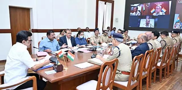 पुलिस स्टेशन में मौत: सख्त कार्रवाई की चेतावनी: CM पुलिस स्टेशन में मौत: सख्त कार्रवाई की चेतावनी: CM