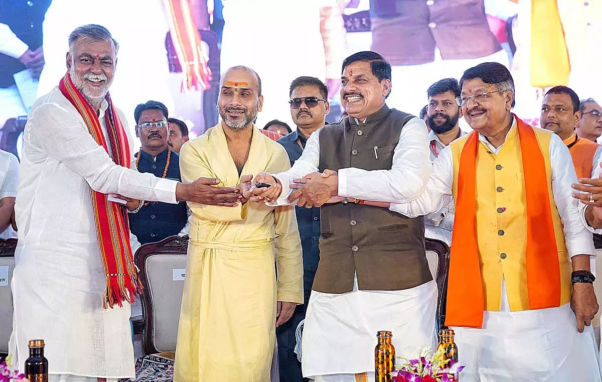जल गंगा संवर्धन अभियान: CM ने ₹1.5k करोड़ से अधिक की जल परियोजनाओं का उद्घाटन किया जल गंगा संवर्धन अभियान: CM ने ₹1.5k करोड़ से अधिक की जल परियोजनाओं का उद्घाटन किया