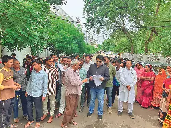 सरपंच ने भागकर बचाई जान, ग्राम सभा में हावी हुए ग्रामीण सरपंच ने भागकर बचाई जान, ग्राम सभा में हावी हुए ग्रामीण