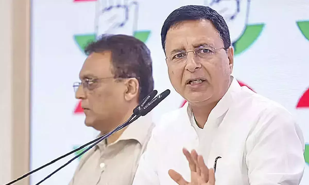 नेतृत्व परिवर्तन की चर्चा के बीच सुरजेवाला ने कांग्रेस विधायकों से मुलाकात की नेतृत्व परिवर्तन की चर्चा के बीच सुरजेवाला ने कांग्रेस विधायकों से मुलाकात की