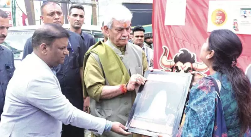 एलजी ने शून्य-अपशिष्ट यात्रा हेतु आरडीडी के आईईसी अभियान की शुरुआत की एलजी ने शून्य-अपशिष्ट यात्रा हेतु आरडीडी के आईईसी अभियान की शुरुआत की