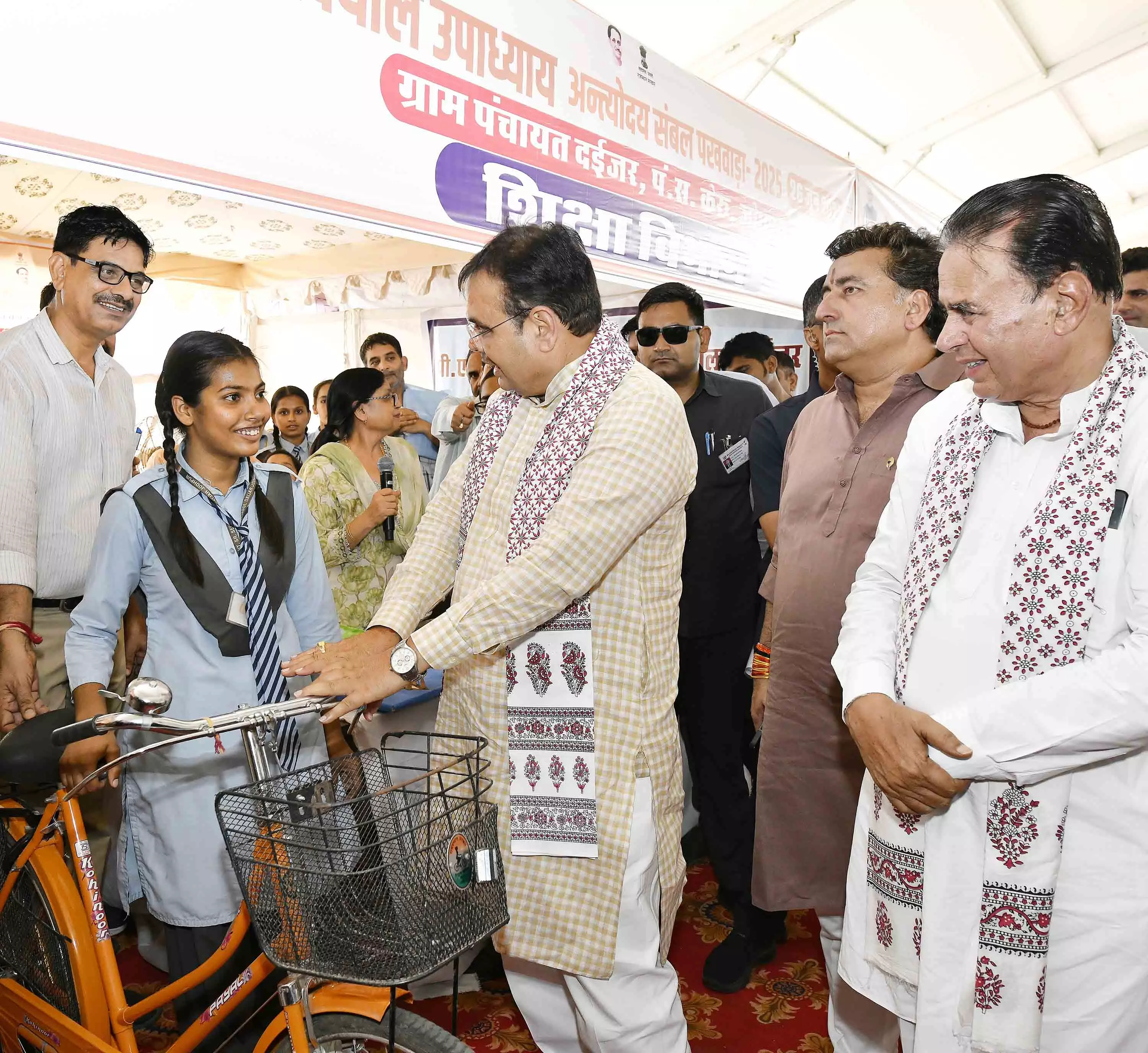 Jaipur: मुख्यमंत्री भजनलाल शर्मा की संवेदनशील पहल से मिला जरूरतमंद को संबल Jaipur: मुख्यमंत्री भजनलाल शर्मा की संवेदनशील पहल से मिला जरूरतमंद को संबल