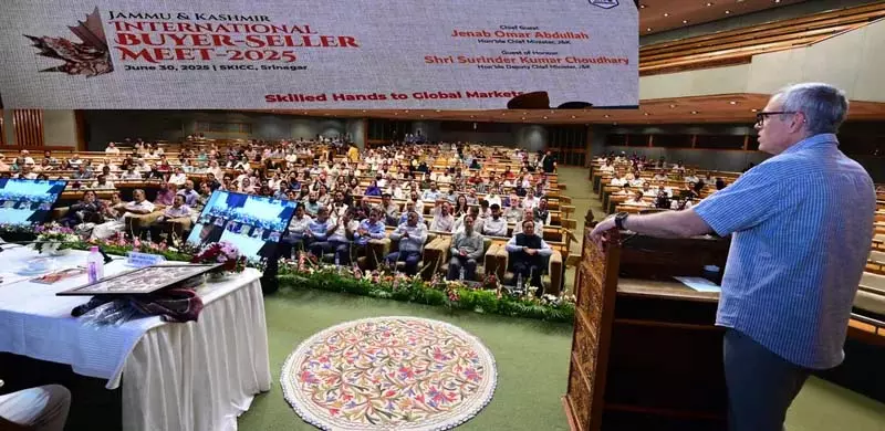 कश्मीरी कारीगरों को वैश्विक बाजार से जोड़ने हेतु क्रेता-विक्रेता बैठकें कश्मीरी कारीगरों को वैश्विक बाजार से जोड़ने हेतु क्रेता-विक्रेता बैठकें