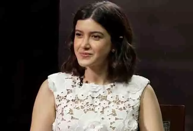 Shanaya Kapoor ने बताया कि कैसे विक्रांत मैसी ने उन्हें सेट पर सहज और बराबर महसूस कराया Shanaya Kapoor ने बताया कि कैसे विक्रांत मैसी ने उन्हें सेट पर सहज और बराबर महसूस कराया