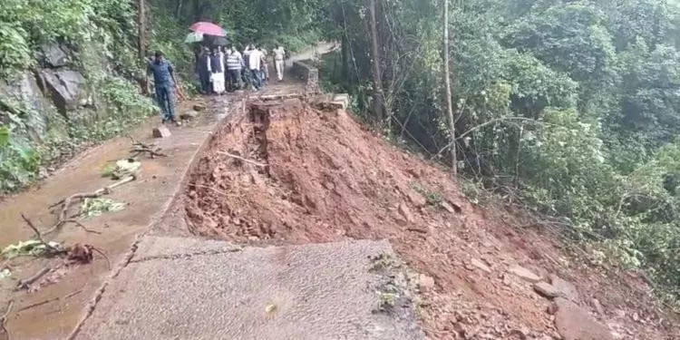 Baripada: सिमिलिपाल में भूस्खलन, तीन ग्राम पंचायतें पानी में डूबीं Baripada: सिमिलिपाल में भूस्खलन, तीन ग्राम पंचायतें पानी में डूबीं